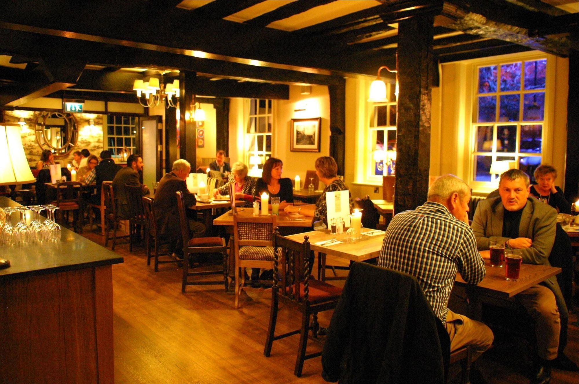The Bear Hotel By Greene King Inns Hungerford Restaurant foto